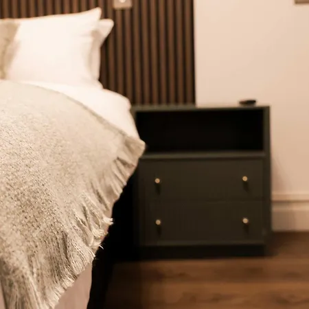 Lovely Flat On Bath Road - Flat 5 Apartmán *