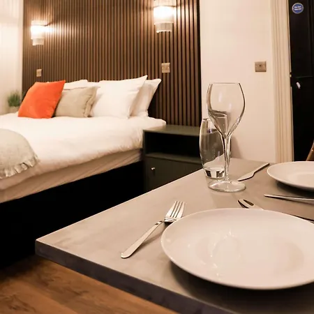 Lovely Flat On Bath Road - Flat 5 * Bristol