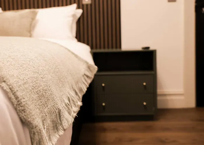 Lovely Flat On Bath Road - Flat 5 Apartmán *